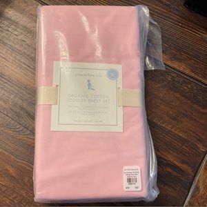 ***NEW Pottery Barn Kids Organic Cotton Toddler Sheet Set, never used.